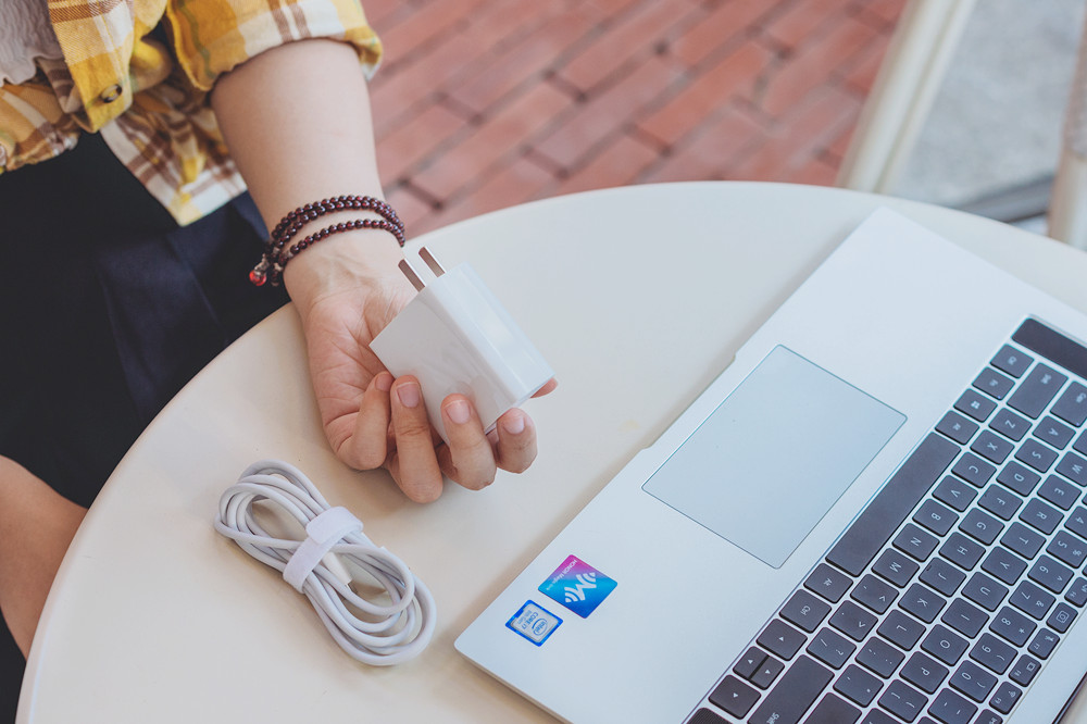 荣耀16.1寸笔记本有多大,荣耀16.1寸笔记本入门