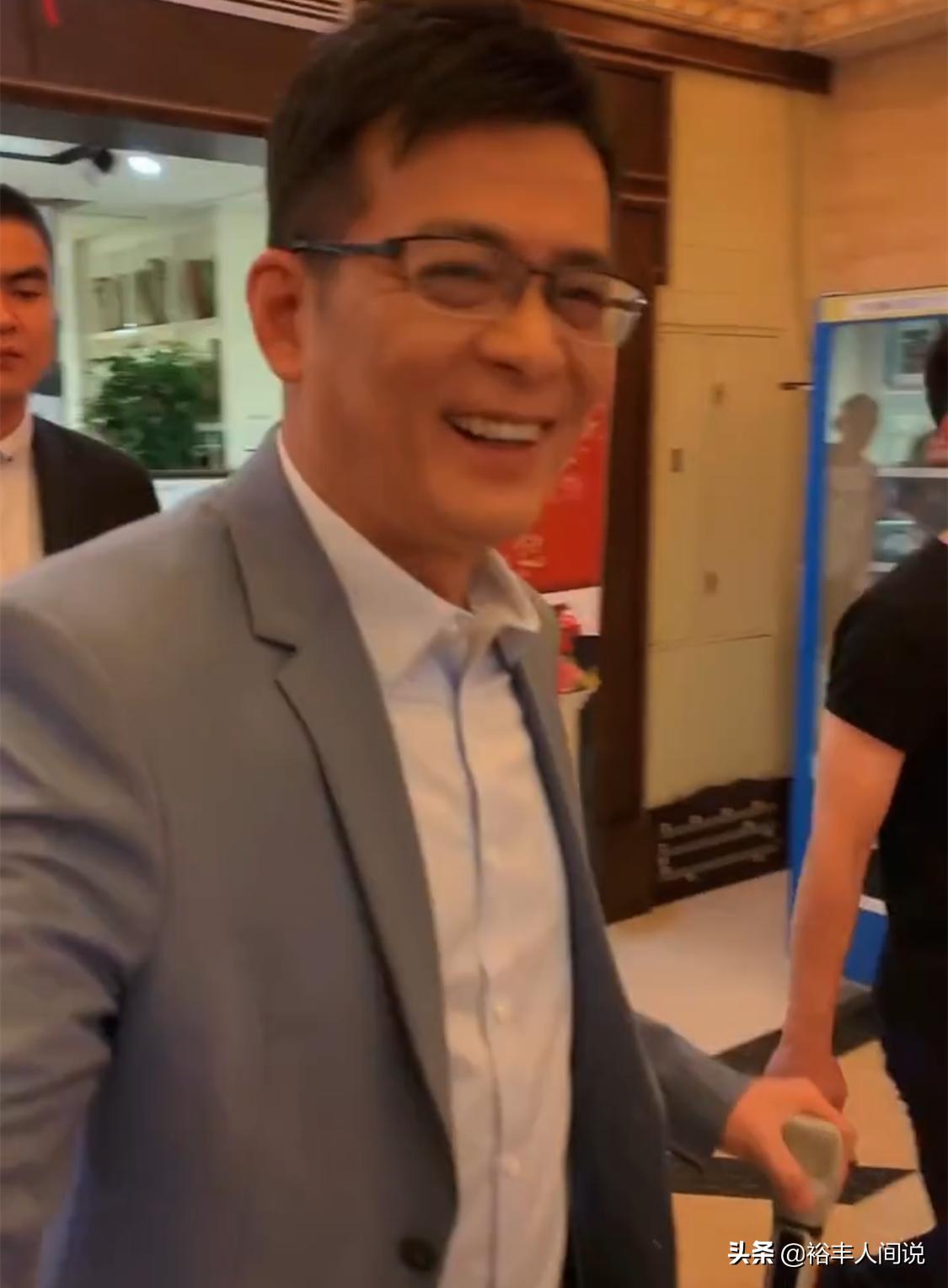 黄日华版乔峰父子最后一次见面,黄日华和乔峰再聚首