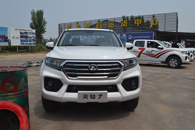 19款长城皮卡风骏7越野视频,中国生产的6驱皮卡