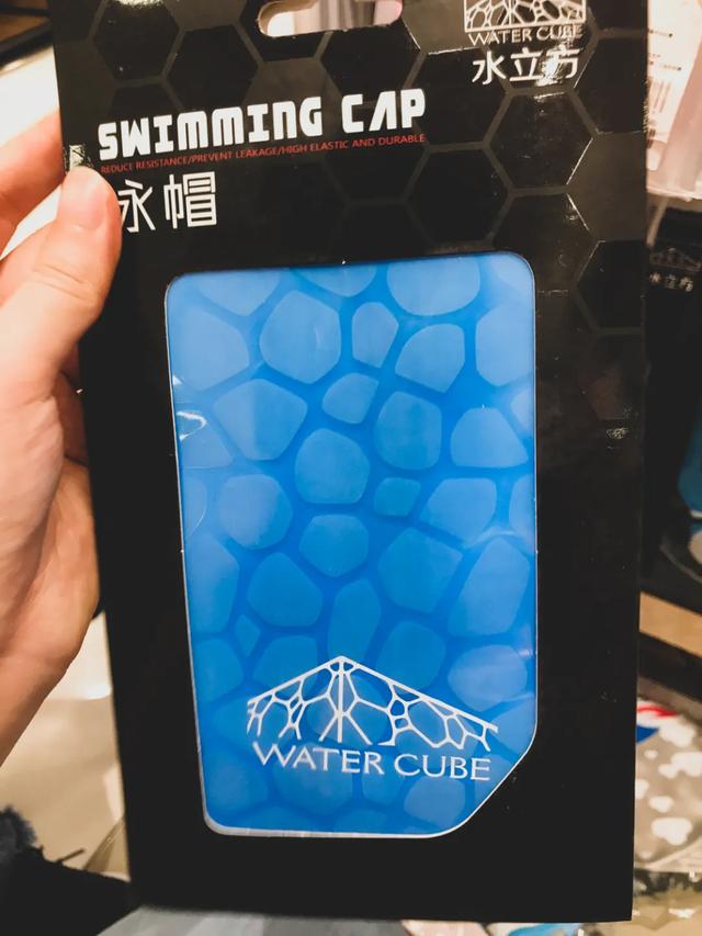 带娃游泳必须戴泳镜吗,儿童学游泳适合戴大框泳镜吗