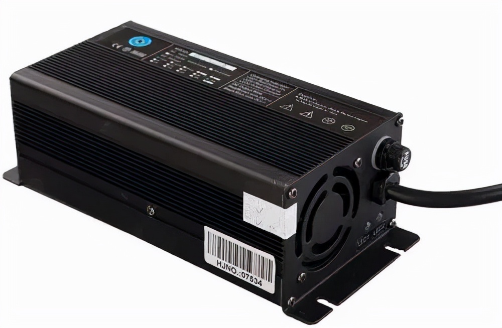 车载充电机的功能作用是什么,车载充电机的工作原理及故障