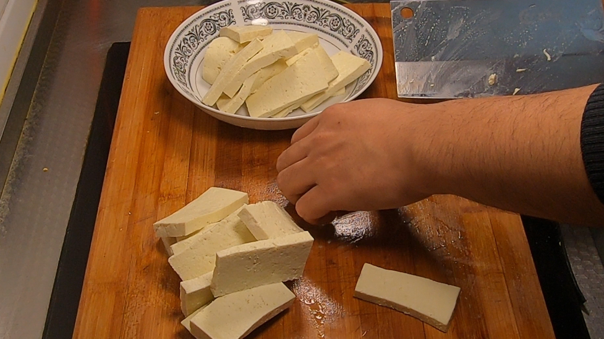 街边浇汁豆腐摆摊做法,浇汁豆腐夜市摆摊赚钱吗