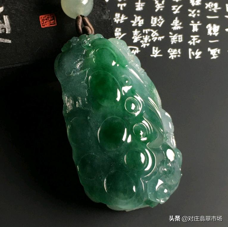 翡翠玉雕的工艺有哪些,翡翠玉雕起货前的样子