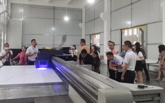 这个品牌，全国拥有600家品牌代理店，它就是世纪豪门