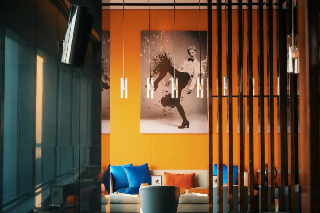 把繁华踩在脚下,将吃喝囊括周边。去长沙要住地标里