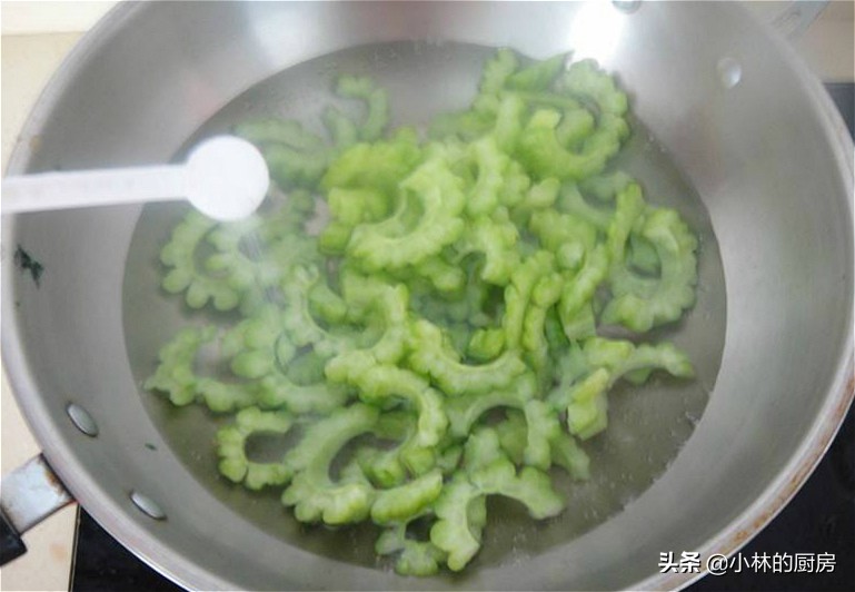 苦瓜怎么去除苦味孕妇,去除苦瓜苦味的小技巧