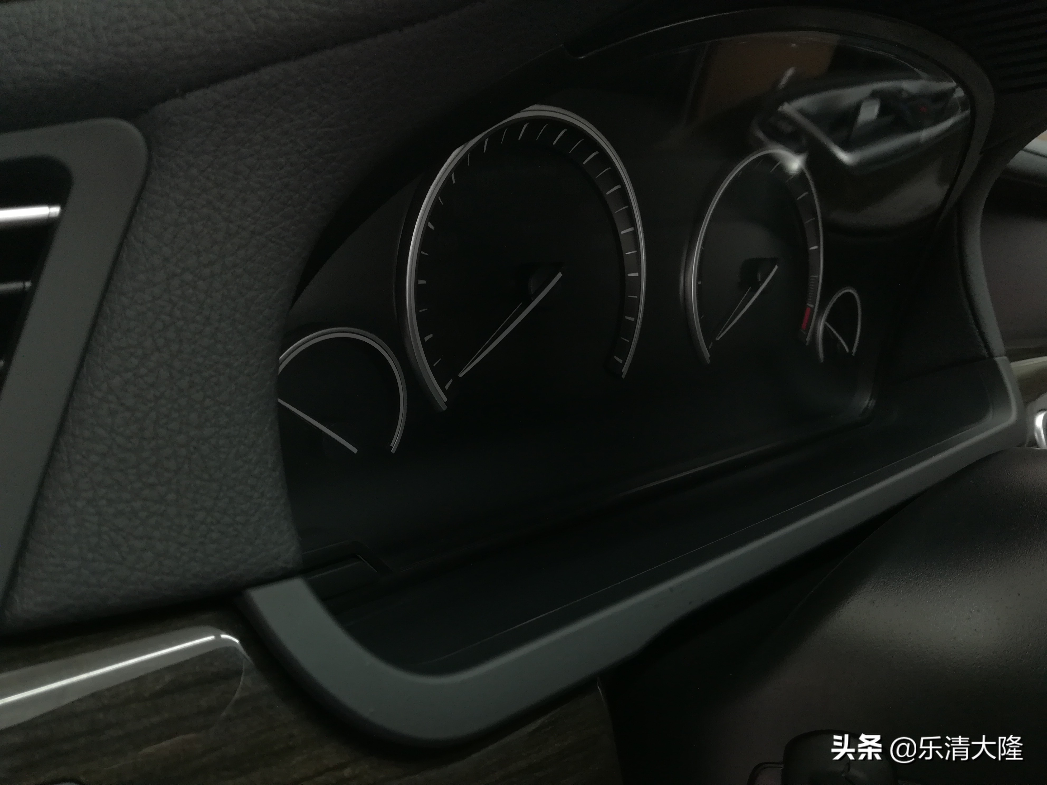 广州宝马7系内饰清洗,宝马7系发动机舱清洗