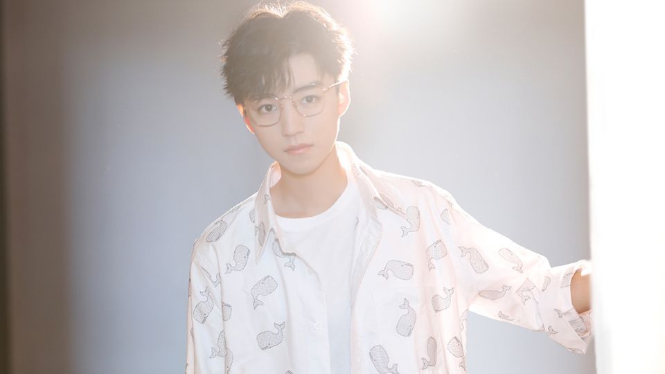 肖战超过了最巅峰的蔡徐坤了吗,肖战和蔡徐坤的巅峰时期谁最厉害