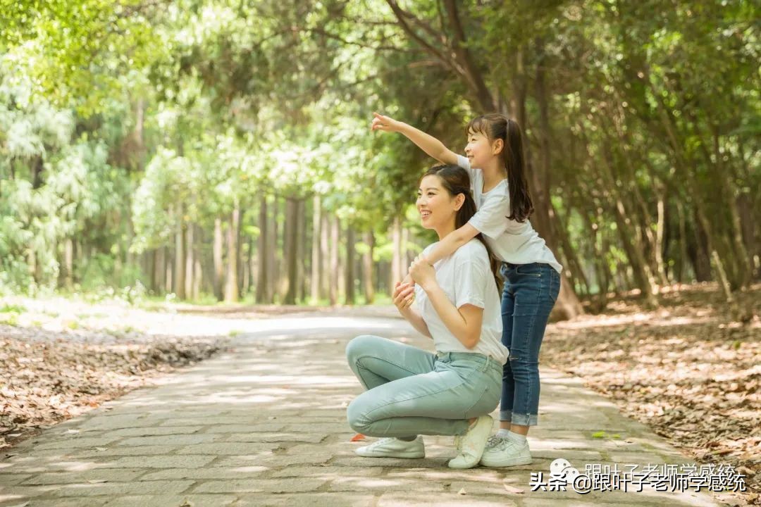 4岁小孩喜欢咬衣服啃指甲,4岁小孩喜欢咬手指甲怎么回事