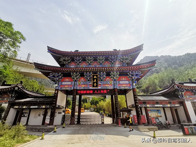 秦岭终南山南五台景区云雾环绕,秦岭终南山南五台景区游览图