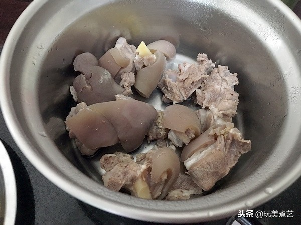 一锅羊肉,十里飘音,细腻清纯,肉质自然鲜美,蔗香毫无腥膻