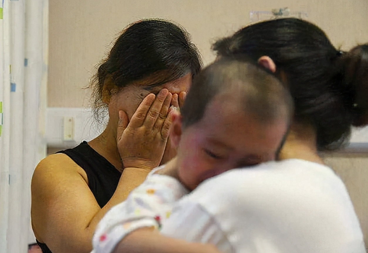 老人对待孙子和外孙子的区别在哪,老人对外孙和孙子一样吗