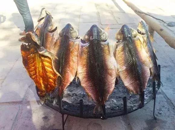 *疆新**也有很多“奇葩”的食物,有的看到反胃,有的念念不忘