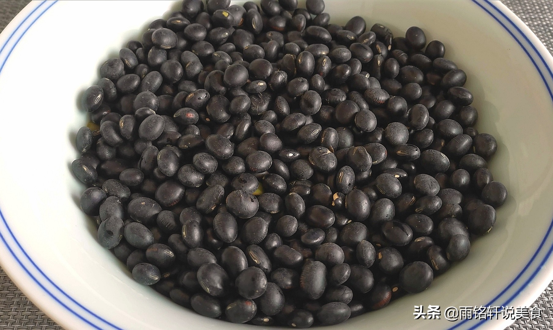 补药一堆不如黑豆一把，教你黑豆养生的吃法，常吃身体好处多