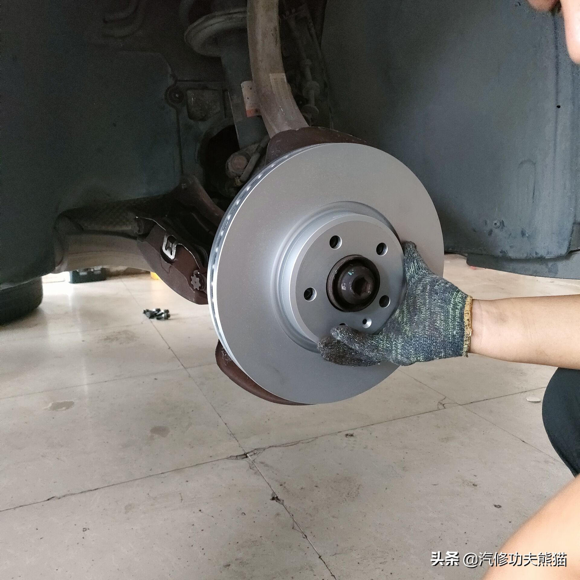 奥迪q5烧机油值不值得买,2015款奥迪q5舒适型烧机油