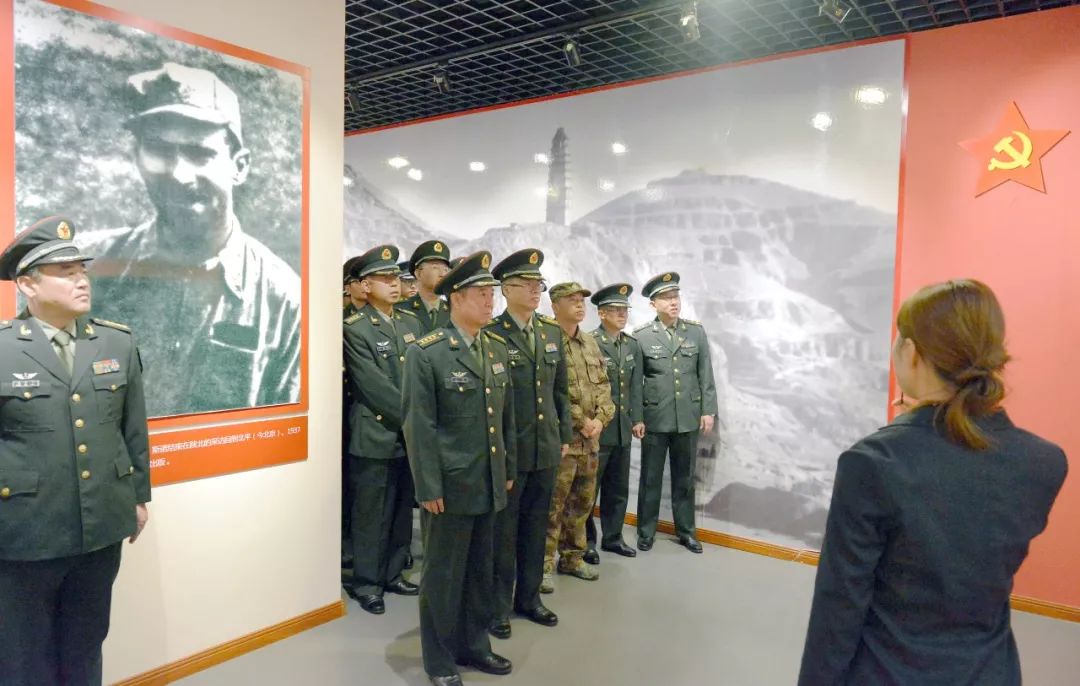 跟32127部队*党**员干部一起,到大连档案馆感悟“信仰的力量”!