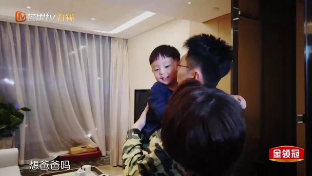 张嘉倪买超儿子罕见出镜,妻子的浪漫旅行张嘉倪买子恩