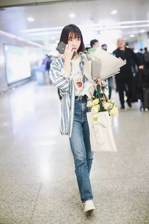 段奥娟蓝色衣服,段奥娟机场绿衣