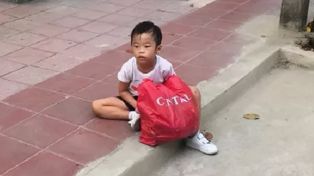 吃苦教育真的适合孩子吗,给孩子吃苦教育是否有必要