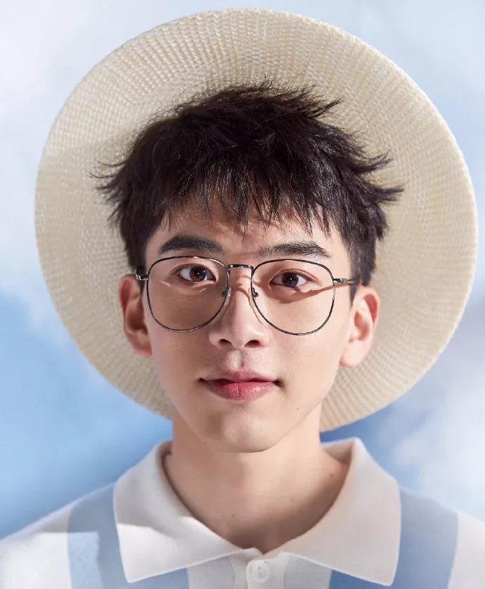 最近很流行的眼镜,最近特别流行的眼镜