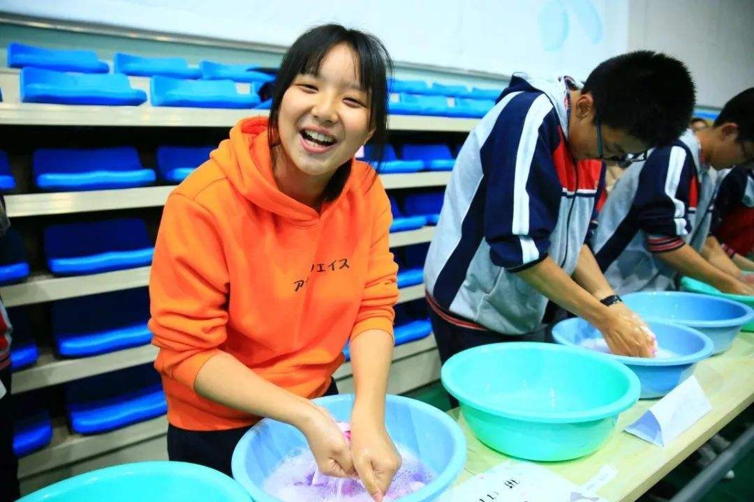 高中生到底要不要住校？高中住校的优势多吗？学生：利大于弊