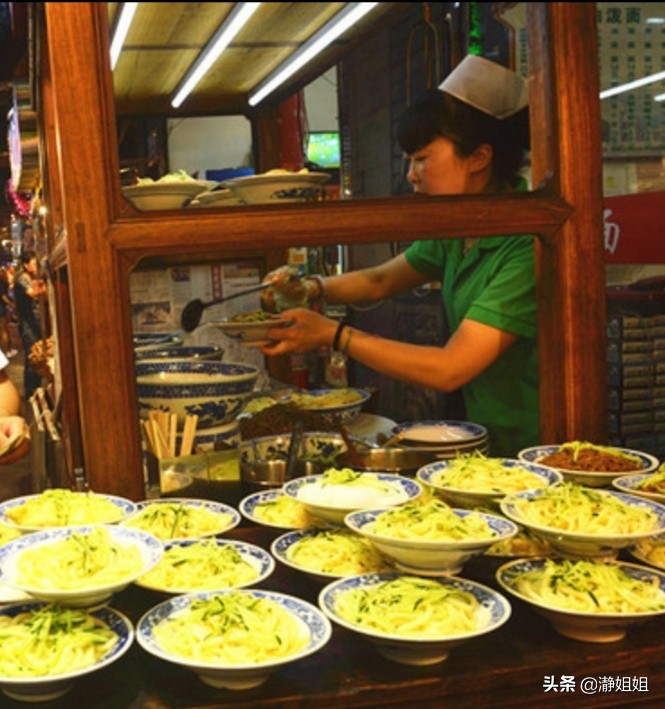 西安探店美食回民街,相约西安回民美食街