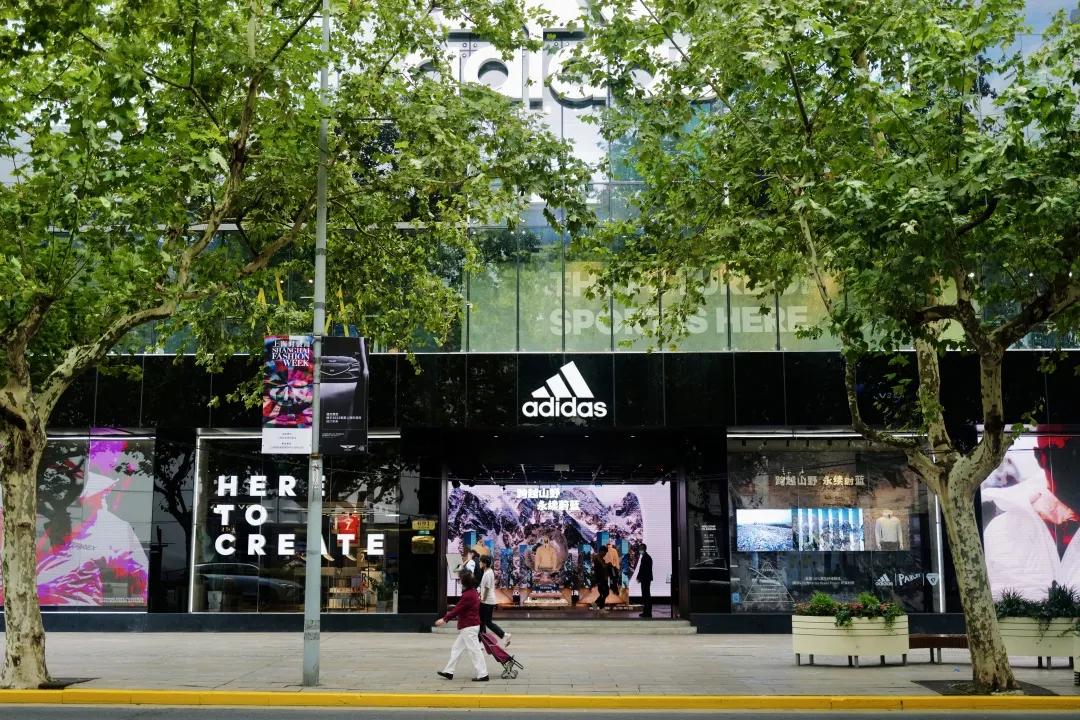 别争了,这条马路才是魔都内卷之王