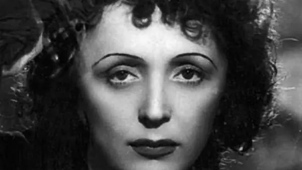 她在*灯区红**长大，爱已婚男，嫁小20岁鲜肉，却成了惊艳世界的歌手