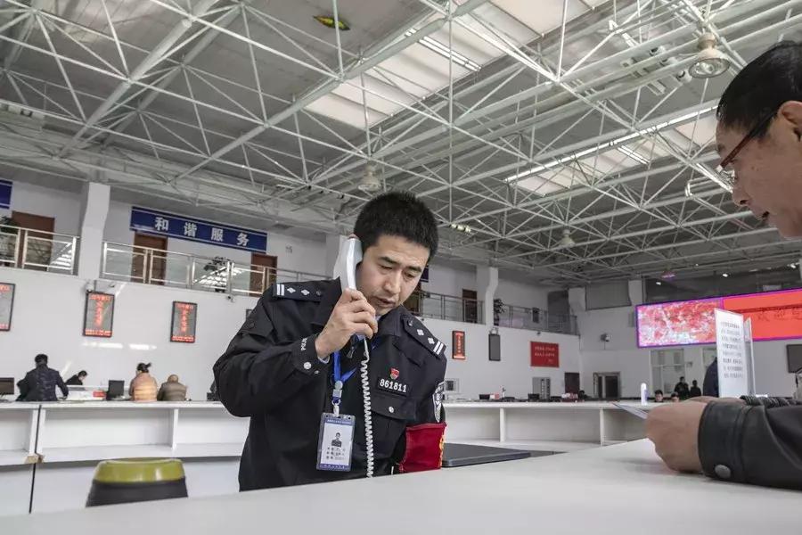 车管科民警日常工作,车管窗口民警暖心事