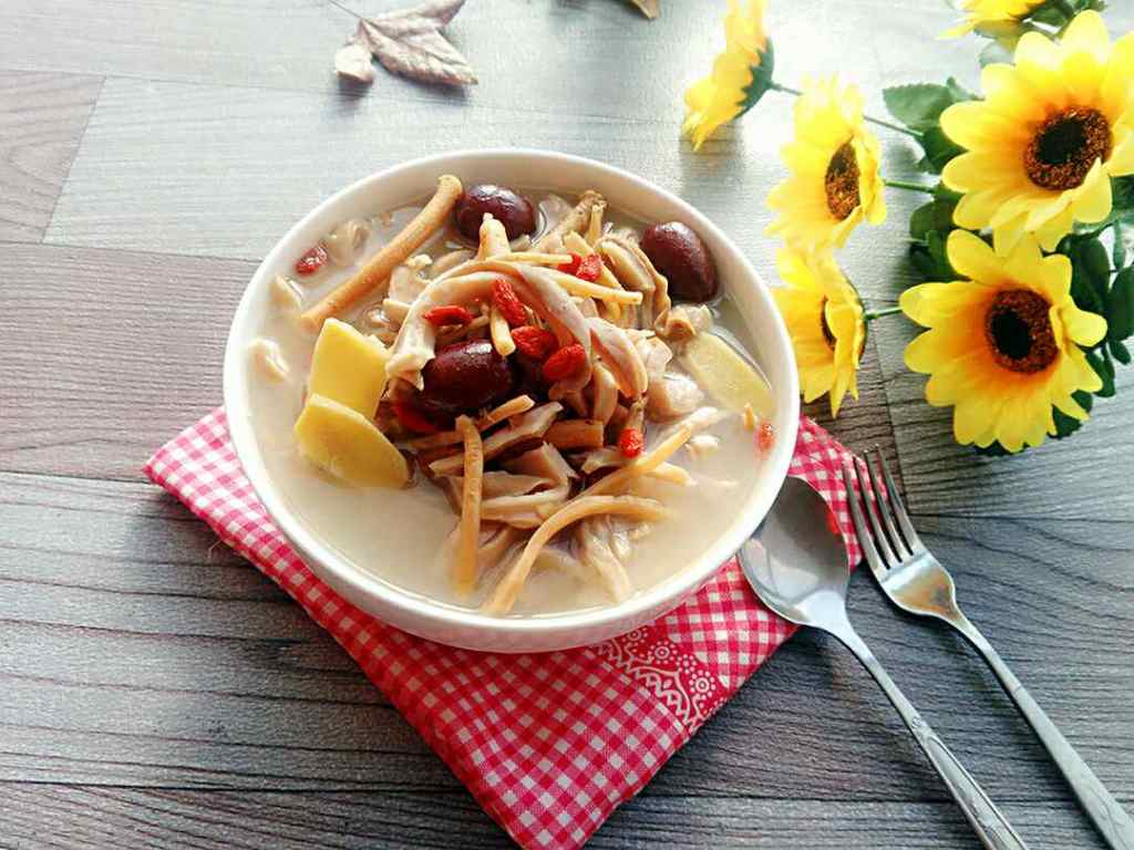 墨鱼黄豆排骨汤海带怎么煲比较好,猪脚墨鱼汤花生眉豆汤