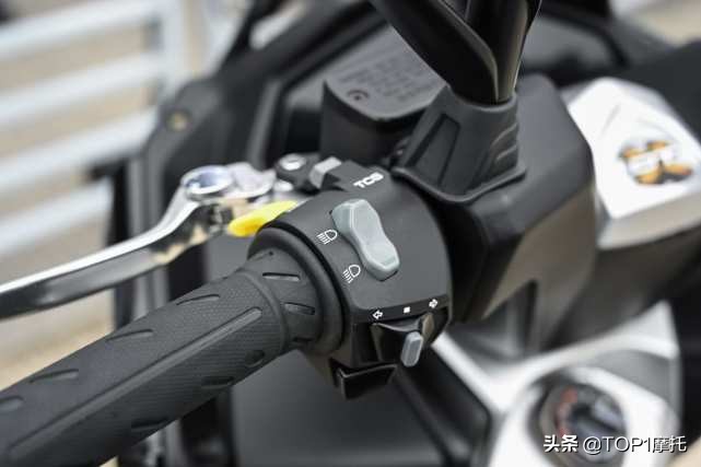 光阳赛艇s250和2023款s350比较哪个好,跨界踏板光阳赛艇250配置