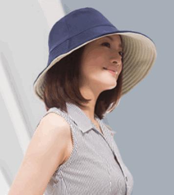 女人过了45,建议出游戴帽子,既减龄还防晒,清新优雅气质撩人