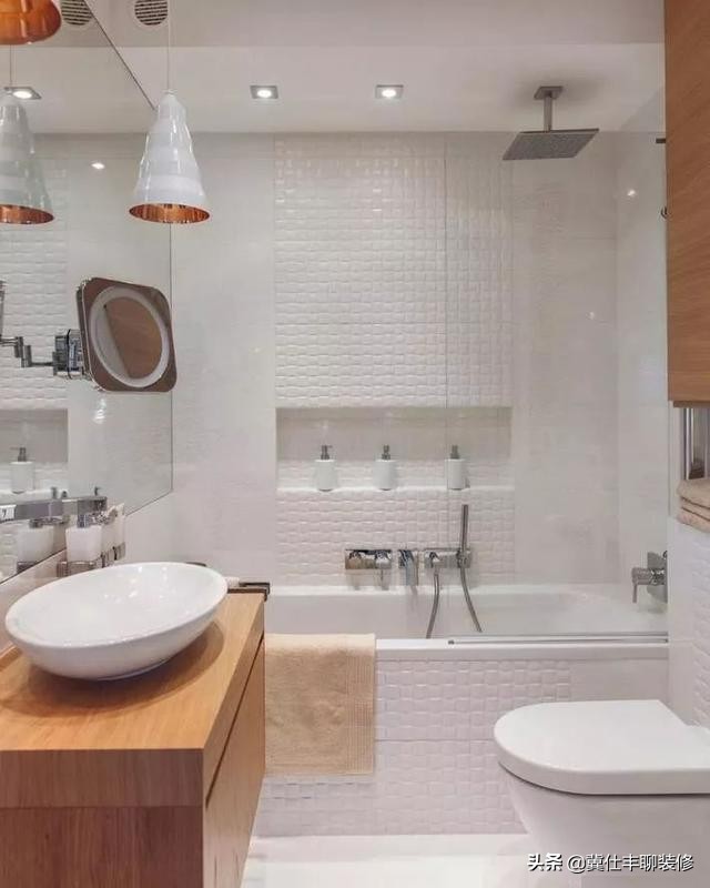 卫生间小怎么设计淋浴和马桶,卫生间放木桶浴缸装修设计图