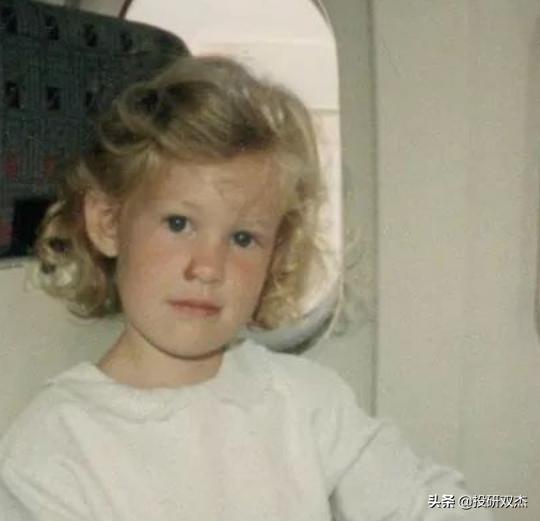 史上最美女*子骗**如何暴打资本主义?1滴血500亿!「离谱狠人01」