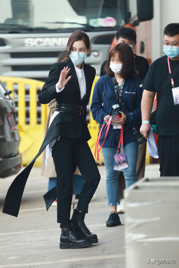 杨颖综艺造型照片,杨颖穿马丁靴