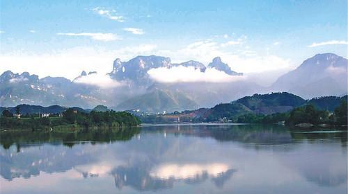 张家界旅游自由行好还是跟团好,张家界旅游自由行还是跟团游好呢