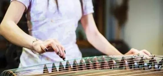 古筝4颤音怎么弹得好听,古筝的颤音是什么时候颤