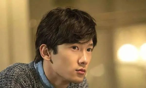 嘉行“重男轻女”，女艺人抠脚8个月，男艺人集体出逃？