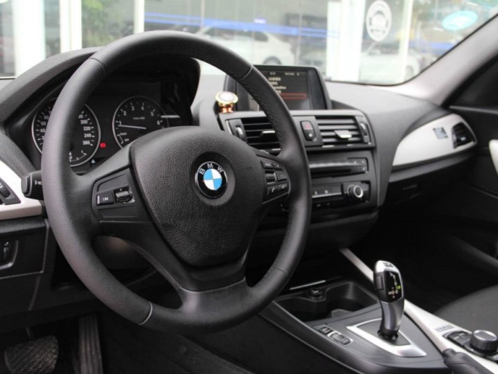 宝马1系小钢炮116,宝马14款116i能插u盘吗