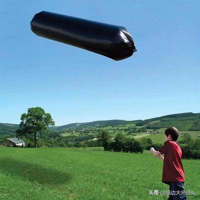 1979年意大利空军在进行侦查返航时,拍到棺材一样的不明物体