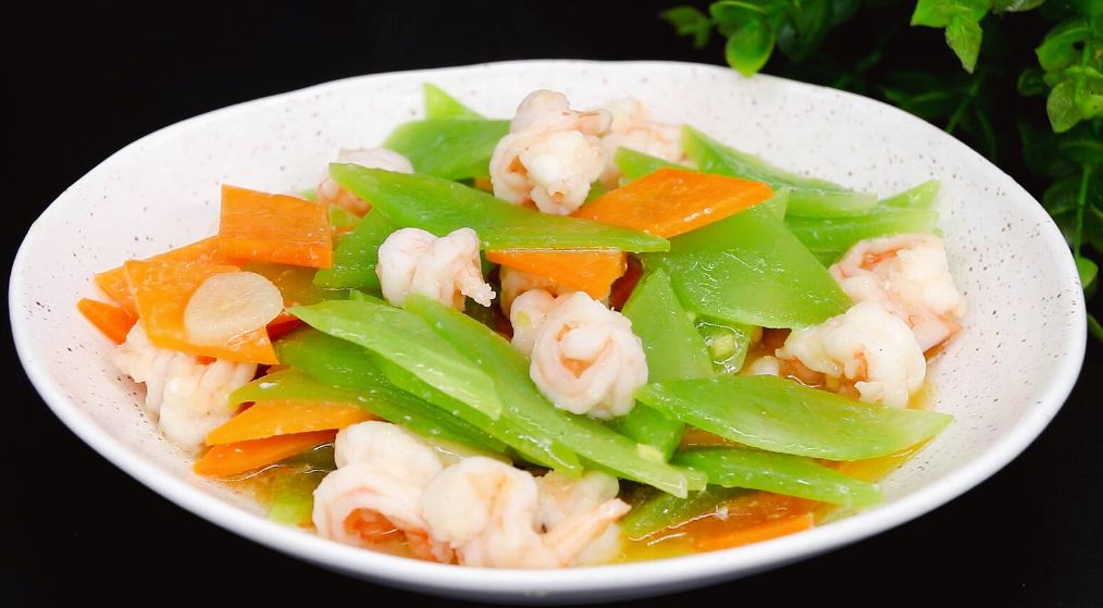 莴笋西葫芦尖椒和虾仁能一起炒,莴笋炒山药虾仁的家常做法视频