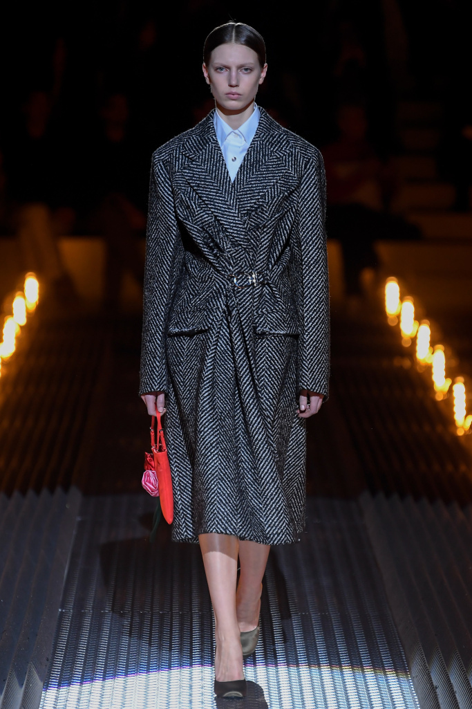 巴黎时装周2023春夏prada,2019prada秋冬米兰时装秀