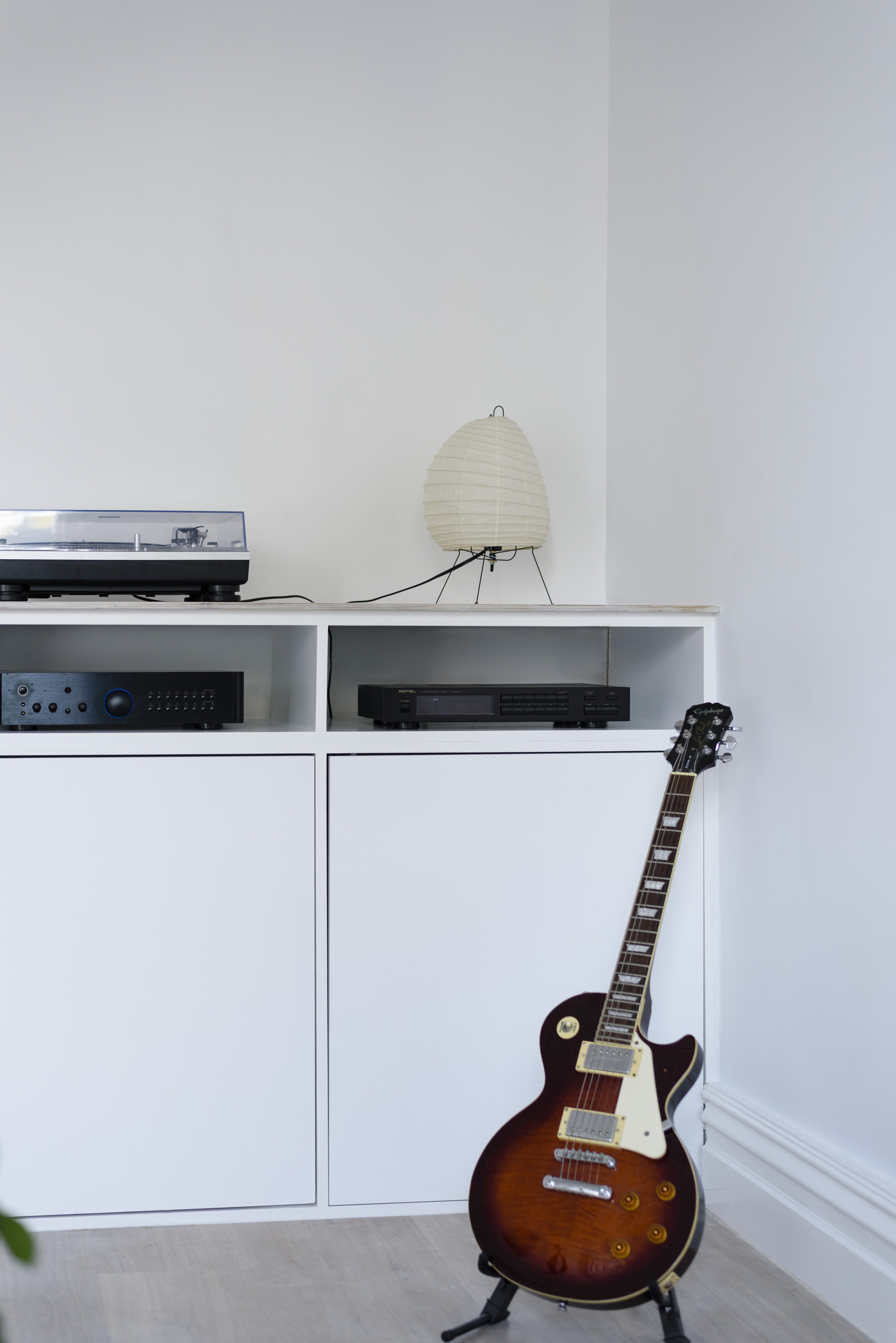 线性灯光房间,直线型台灯