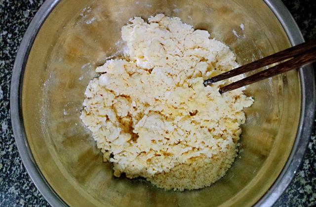 家庭版香酥小油条怎么做酥脆松软,香酥大油条家庭做法不用膨松剂