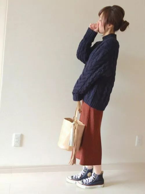 GU的衣服,藏青色u型显瘦上衣