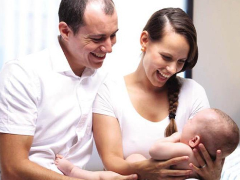 新生儿宝宝长湿疹怎么办,新生儿起湿疹是怎么回事怎么治疗