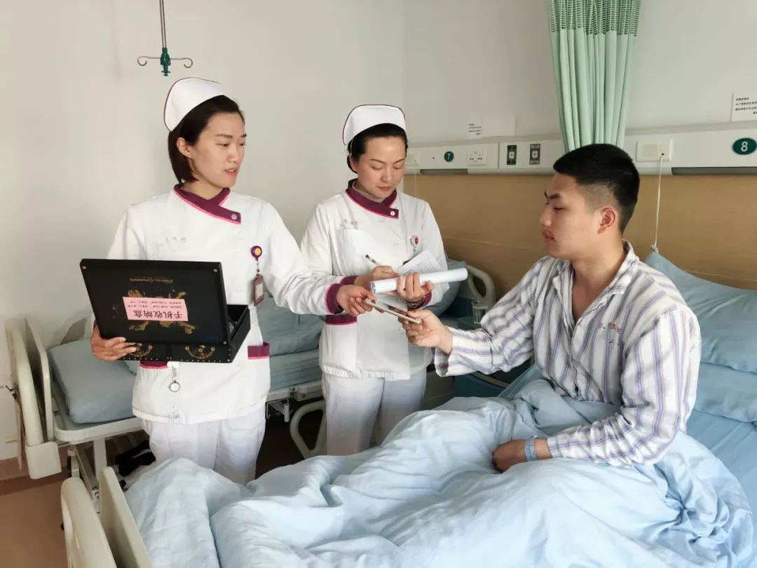 是天使更是战友，*警武**上海总队医院“军人病区”的暖心故事