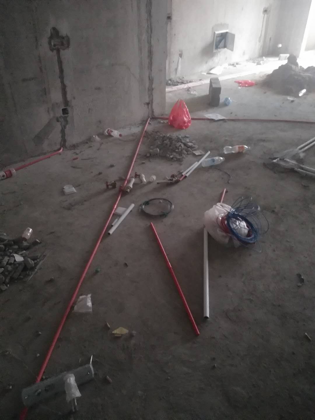 水电横平竖直的优点和缺点,水电安装有必要横平竖直吗