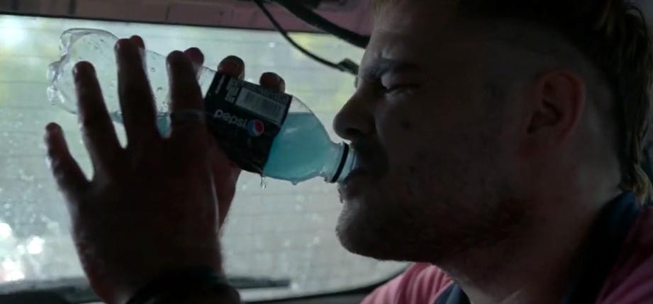 密室电影《4X4》:车主“钓鱼”偷车贼,一辆汽车变成了囚笼