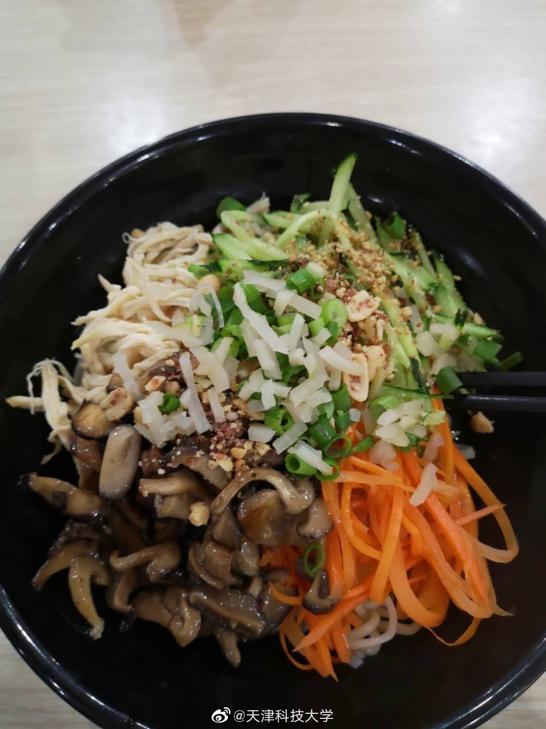 天津最馫大学食堂:晚上吃啥?给你安排的明明白白